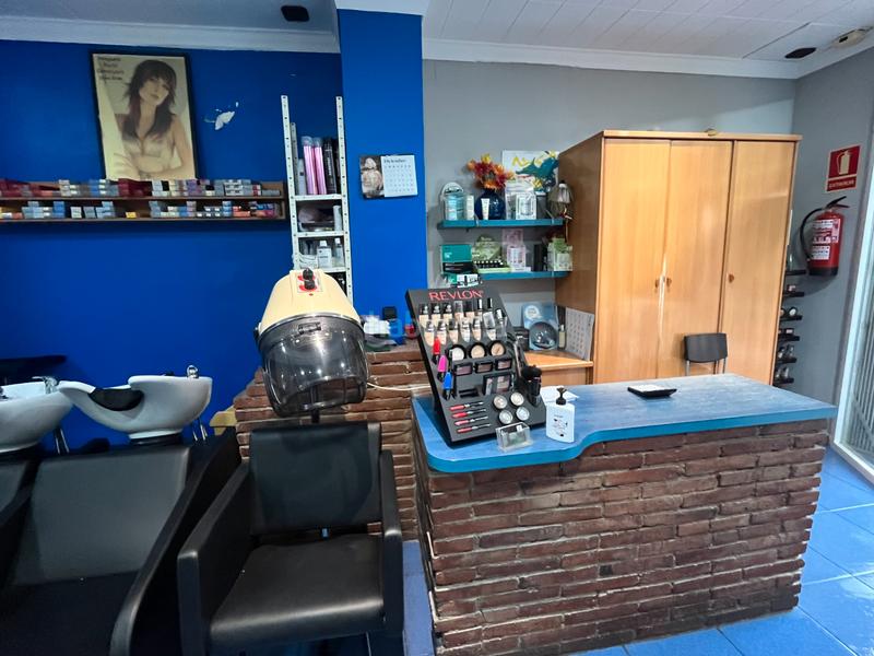 Foto a236483f-cdb5-47a9-8e6b-06d1f5741148. Traspaso local comercial traspaso peluquería en selva de mar, en Barcelona
