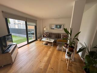 Lloguer Pis  Carrer de picó i campamar. Vivienda exclusiva con jardín y piscina en el parque del guinard
