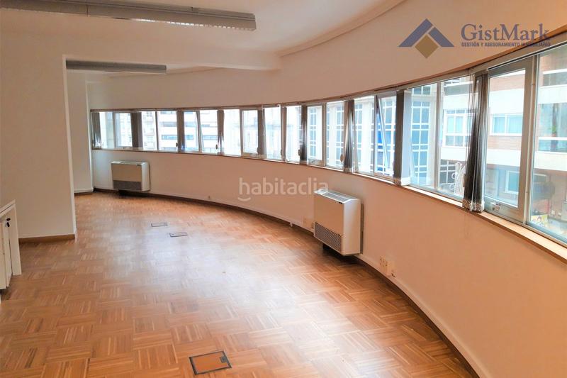 Foto 206a9fd8-a165-4cb0-b8aa-b93e725d8bcb. Alquiler oficina  en centro financiero y comercial en Vigo