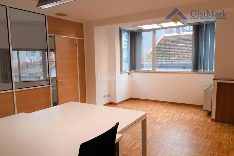 Foto 4c8d6bba-5ba3-4559-91ce-83af2888e40f. Alquiler oficina  en centro financiero y comercial en Vigo