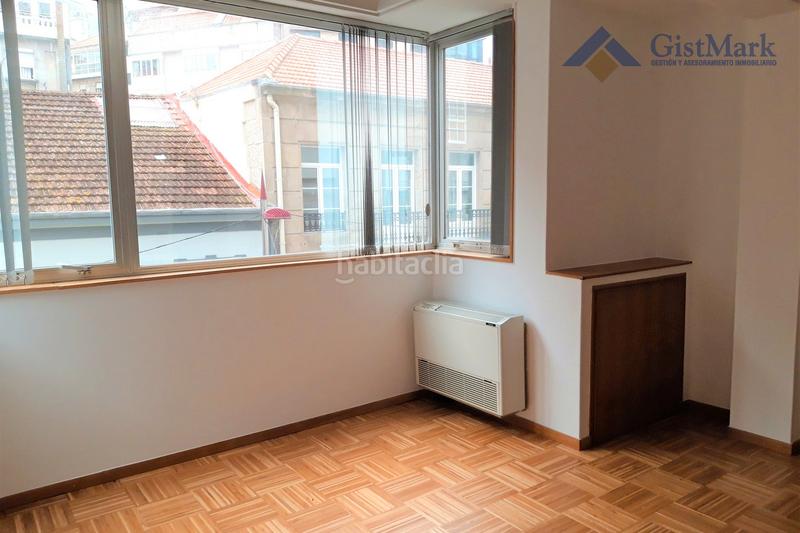Foto 76cdf476-b0e1-4a6b-97d2-c4300df3f7e7. Alquiler oficina  en centro financiero y comercial en Vigo
