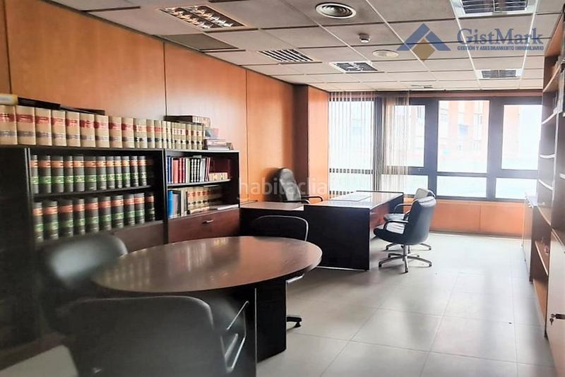 Foto e8d832ad-31d8-4cbc-bbab-a67d6606fc4a. Miete büro in rúa do brasil 56 in Plaza España - Corte Inglés Vigo