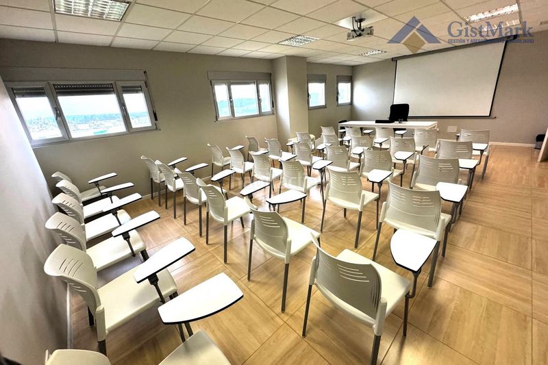 Foto c9b6a026-f19b-400d-9165-e79b8e73e1fc. Edifici a San Lázaro - Meixonfrío Santiago de Compostela