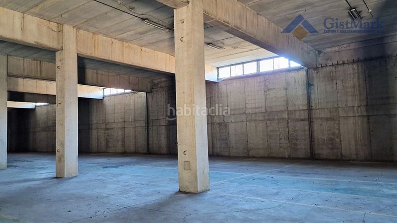 Foto aaf97ba8-6e4c-4137-9cf1-6a318f68cd82. Location bâtiment à usage industriel dans Valadares - Beade Vigo