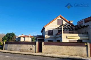 Xalet  Avenida praia ladeira. Chalet adosado en primera línea de playa de ladeira, sabarís