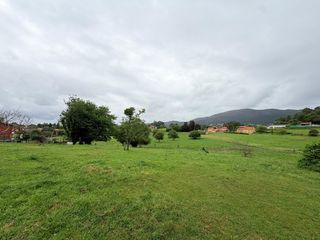 Fondo rustico in El llao. Oportunidad en illas dos fincas con vistas al paisaje asturiano