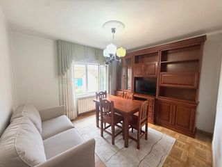 Etagenwohnung  Calle santa apolonia. Piso exterior de 3 habitaciones con garaje en el poz�n, avil�s