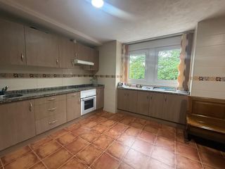 Appartement  Avilés - calle del carmen. Amplio piso de 3 habitaciones y vistas despejadas en el pozón, a