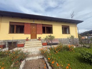 Etagenwohnung  Rafael alberti. Casa pareada de 3 dormitorios con finca en castrillón