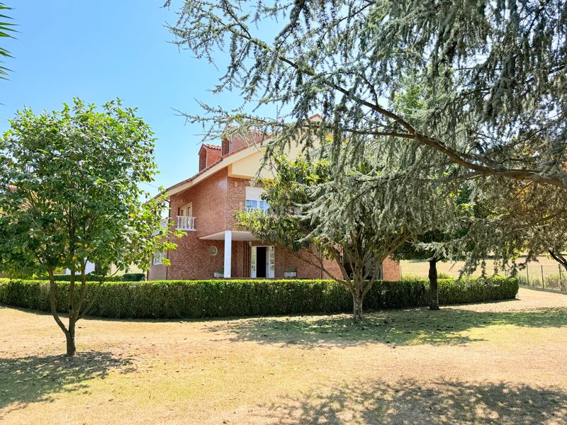 Foto 4102217f-cd05-4c99-9f5c-8610e0167243. Casa amb calefacció aparcament a La Magdalena Avilés