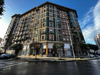 Local commercial  Avilés - travesía de la vidriera. Local instalado haciendo esquina en puerta de la villaavilés