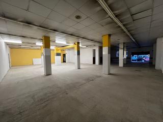 Lloguer Local Comercial  Avilés - la cámara. Amplio local instalado con salida de humos en calle la cámara