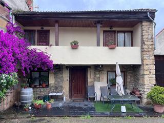 Casa aparellada  Trasona - gudin. Bonita casa de 3 habitaciones, 2 baños, garaje y finca en corver