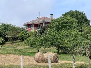 Casa  Gozón - camin de susacasa a llantada. Casa independiente en gozón con amplia finca a minutos de luanco