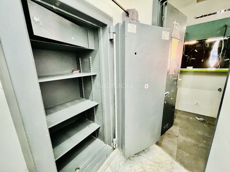 Foto 6b001309-f9d7-4b07-ad74-8103824772a0. Alquiler local comercial amplio local comercial en esquina, luminoso y totalmente instalado en zona el arbolón, en Avilés
