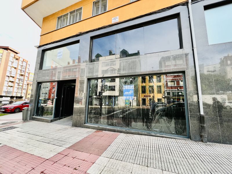 Foto 6e9adc43-730c-4a1c-884a-615dd7d4880b. Alquiler local comercial amplio local comercial en esquina, luminoso y totalmente instalado en zona el arbolón, en Avilés