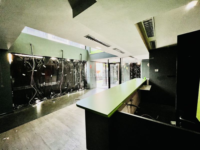 Foto 926a77f4-d5cf-4533-8cef-153a8f74ba5c. Alquiler local comercial amplio local comercial en esquina, luminoso y totalmente instalado en zona el arbolón, en Avilés
