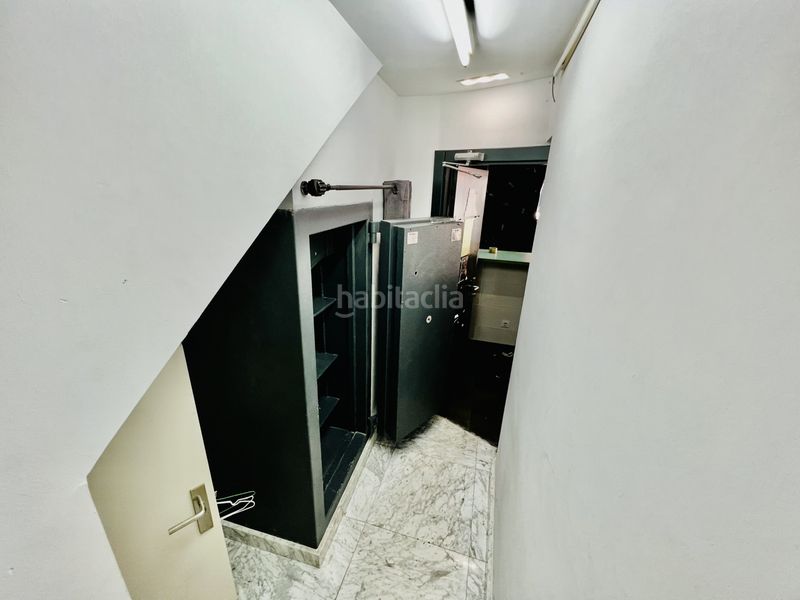 Foto 95d19c29-a432-404b-97b3-ec6935986006. Alquiler local comercial amplio local comercial en esquina, luminoso y totalmente instalado en zona el arbolón, en Avilés