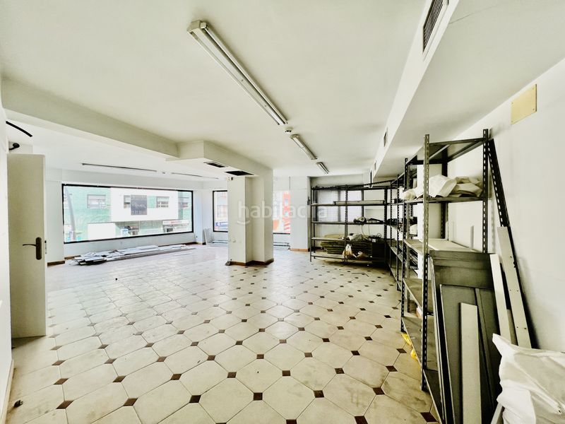 Foto b7123c39-3854-4c99-bc6d-4b0ab979f1b1. Alquiler local comercial amplio local comercial en esquina, luminoso y totalmente instalado en zona el arbolón, en Avilés