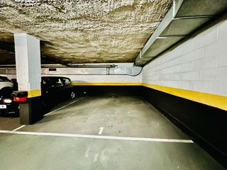 Car parking  Avilés - calle cuba. Plaza de garaje doble en el centro de avilés junto a las meanas