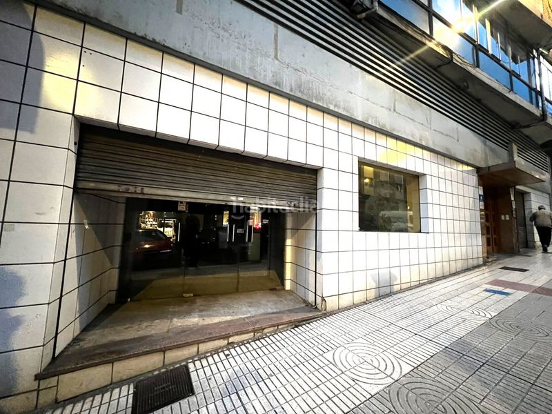 Foto 4437819c-8456-47c9-92f0-bd570c8c38a6. Alquiler local comercial amplio local instalado con salida de humos en calle la cámara en Avilés