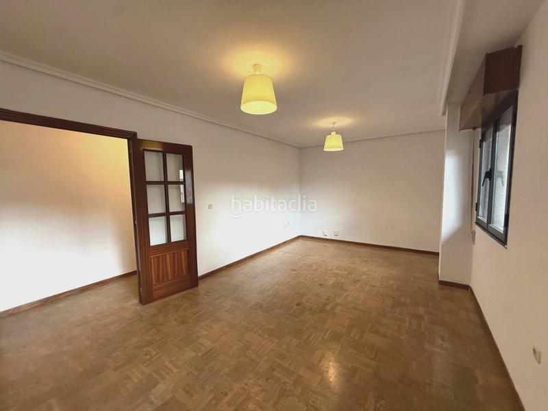 Foto 515d615b-6846-43a0-b9d5-d81749135354. Pis amb aparcament a Centro Avilés