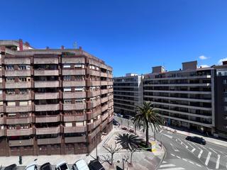 Pis  Avilés - avenida de alemania. Amplio y luminoso piso de 4 habitaciones y plaza de garaje en av