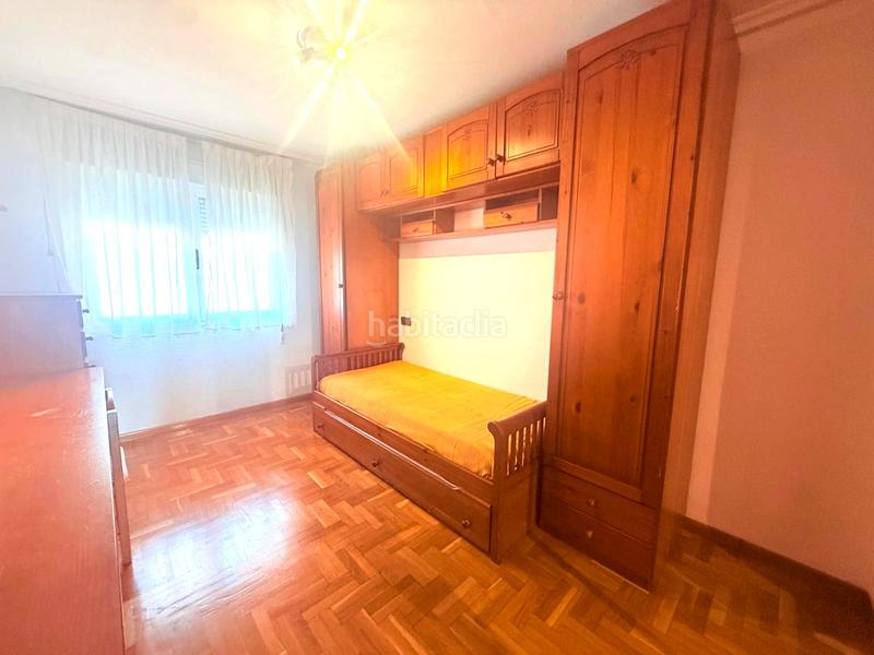 Foto 112787a6-45f0-45f2-be54-c294c9bbb3ce. Rent flat with parking in Centro Avilés