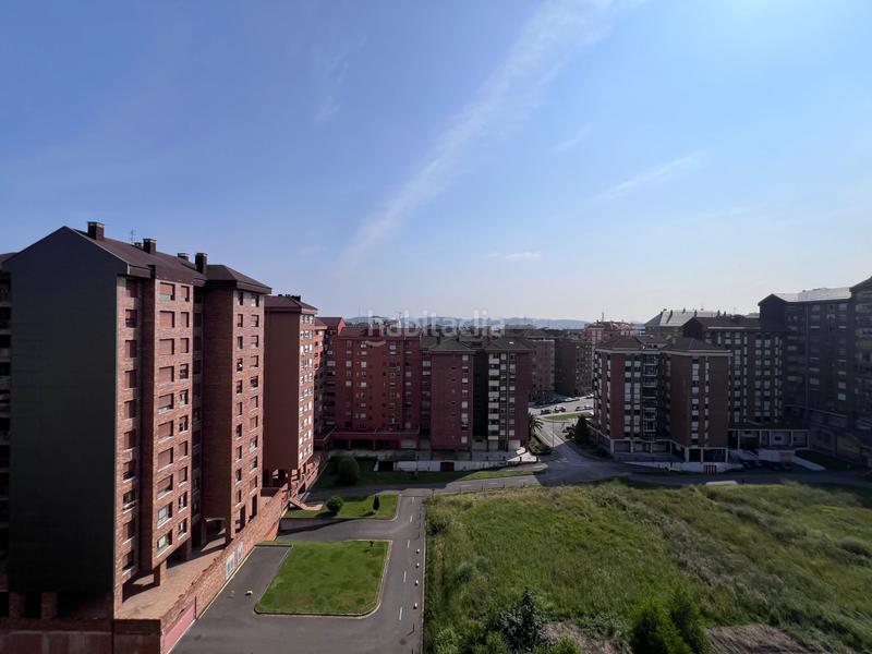 Foto 75cfc83c-e81d-4458-b586-da8c6a56b6e7. Piso amplio piso de 3 habitaciones exterior con garaje y excelente ubicación en Avilés
