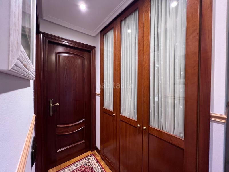 Foto d20bfe84-3670-4b2d-93c4-d8ac56ec67b8. Piso amplio piso de 3 habitaciones exterior con garaje y excelente ubicación en Avilés