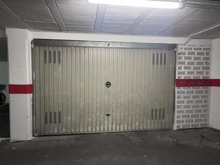 Lloguer Aparcament cotxe a Centro. Alquiler plaza de garaje cerrada en el centro