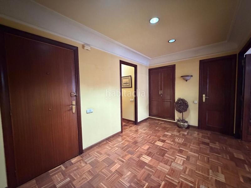 Foto 291e9980-0a63-4df7-b5be-b918de870d9a. Pis amb calefacció aparcament a Centro Avilés