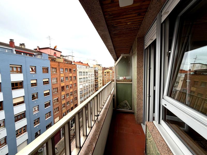 Foto 5a3e9631-b3e4-4a2f-9a88-c31bcfea0612. Pis amb calefacció aparcament a Centro Avilés