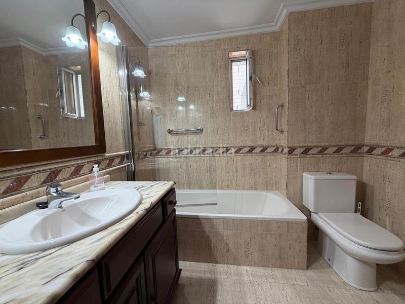 Foto 703f0ca0-e862-4216-add5-e7ce09cbcf60. Pis amb calefacció aparcament a Centro Avilés