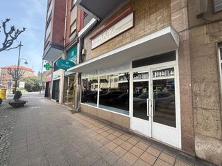 Rent Business premise  Avilés - doctor jiménez díaz. Local comercial con escaparate y dos plantas en carbayedo
