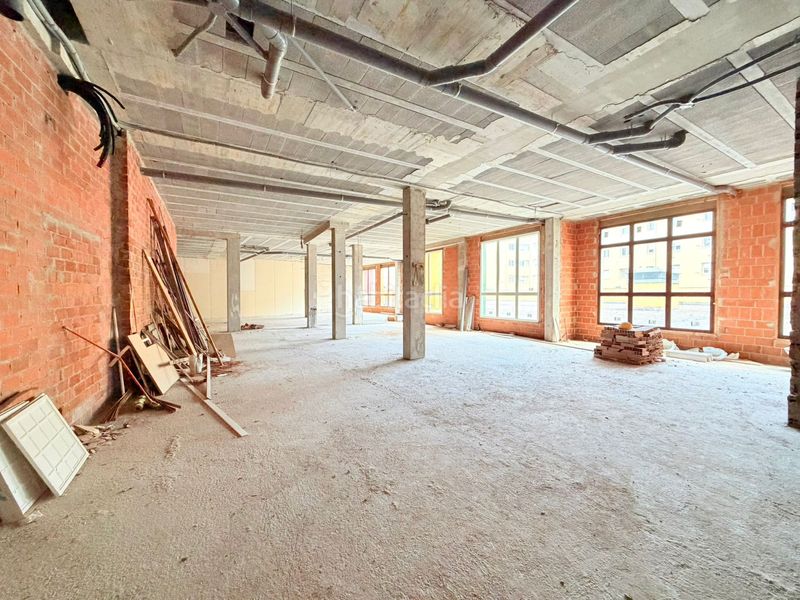 Foto d4b8bbcc-8c7d-4c75-be32-0fee80be8586. Rent business premise in Centro Avilés