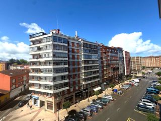 Appartement  Calle ramón y cajal. Amplio piso de 3 habitaciones con terraza y ascensor en la zona