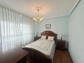 Piso  Llaranes - calle martinete. Piso alto y luminoso con gran potencial de 3 habitaciones en lla