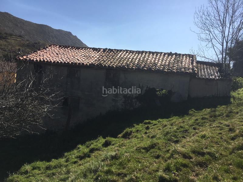 Foto 567641f3-247b-4649-acf3-555e9ce05c93. Casa venta de cuadra . en Parres