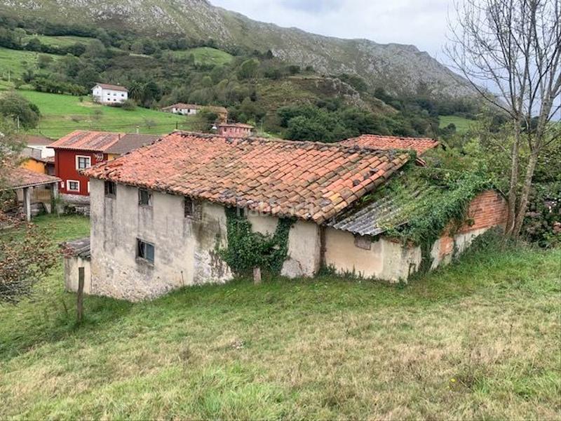 Foto c284e108-8eb5-4a02-8a54-06c63343812f. Casa venta de cuadra . en Parres