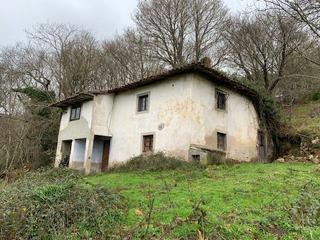 Maison à Parres. Venta de casa, cuadra y finca en parres.
