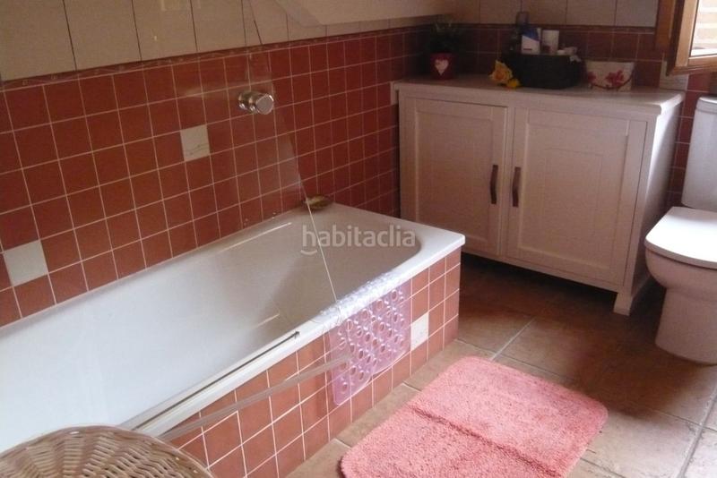 Foto fbd09b27-1daa-4ec2-81b7-e3e7ef50966c. Maison avec chauffage dans Parres