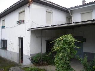 Maison à Parres. Venta de casa y garaje en arrindas-parres