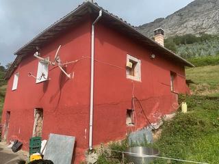 Casa a Ribadesella. Venta de casa, cuadra y finca en el concejo de ribadesella.
