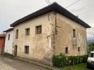 Haus en Parres. Venta de casa y hrreo en el concejo de parres.