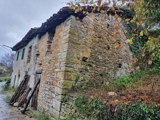 Maison  Aldea fresnidiello. Venta de casa para restaurar por completo, cuadra y tres fincas.