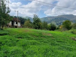 Haus en Parres. Venta de casa para restaurar por completo y finca edificable.