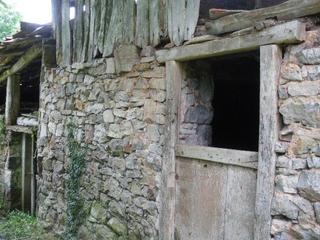 Casa a Parres. Venta de casa y cuadra en el concejo de parres