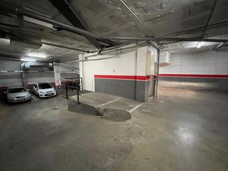 Parking voiture dans Carrer de cervantes 215. Plaza parking moto o coche tipo smart