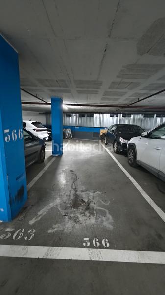 Foto eb5bc29b-3f56-47b5-8cf1-7b41660e2ae8. Parking coche plaza de parquing doble en Llefià Badalona